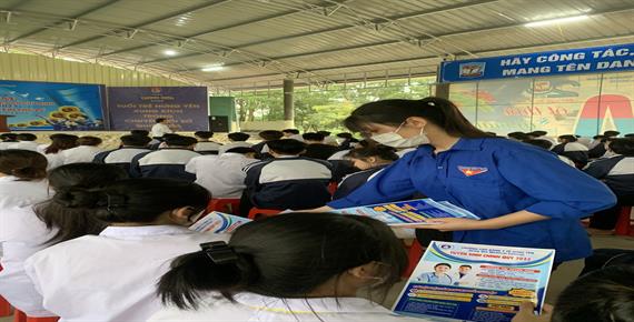 Tư vấn hướng nghiệp tại trường THPT Nguyễn Trung Ngạn